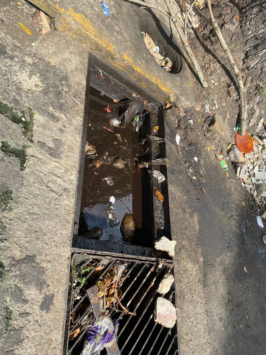 MariaMo96807542's tweet photo. @gestionperfecta sra Meléndez en la urbanización los Caobos Av. Lima y buenos aires, tenemos varias alcantarillas rotas, por lo menos exigimos su limpieza y el reemplazo de los tubos rotos, gracias por su atención https://t.co/5MZGg94ieq