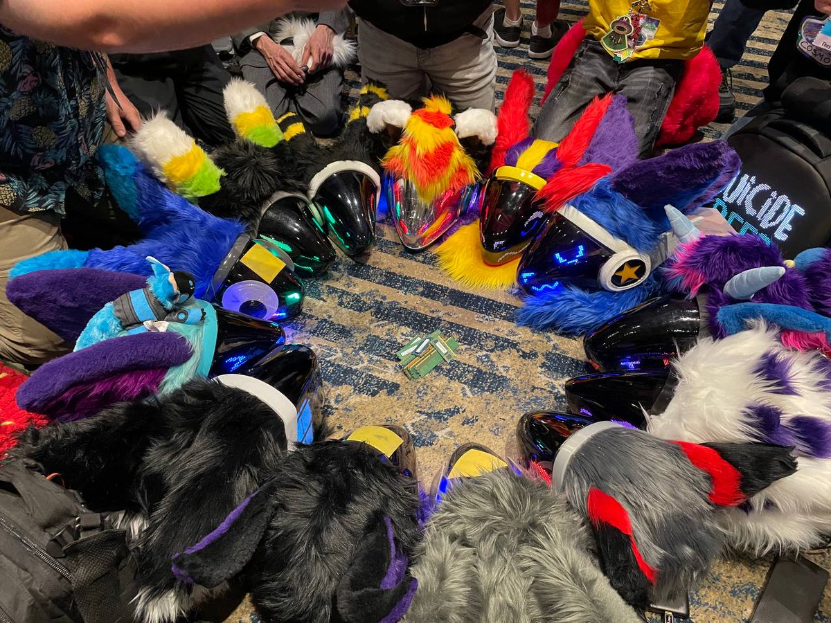 Behold the almighty cheese wheel 😱😱🧀

📸: @StratotheProto 
#FurryFiesta #TFF2023 🦦