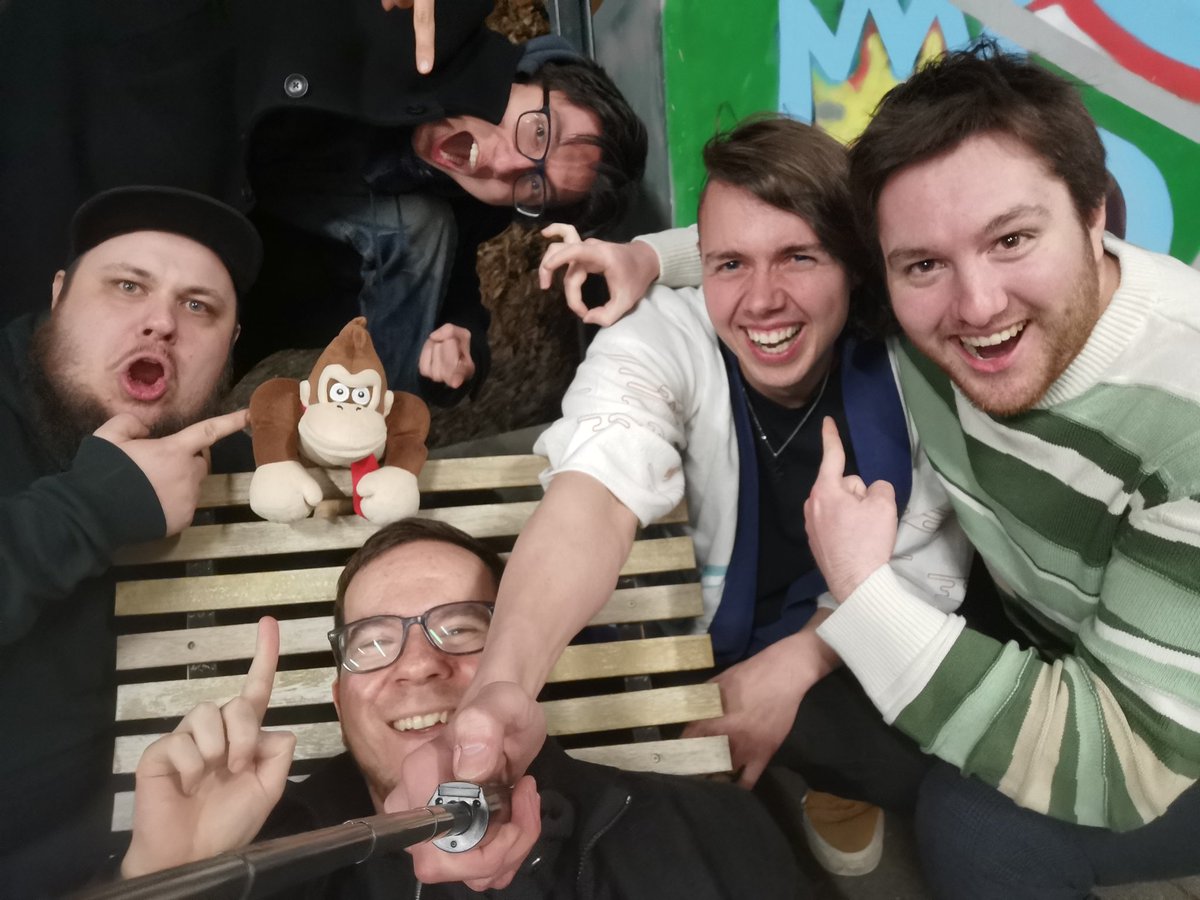 Regensburg war heute auf MSA #9 und ist komplett washed - Auf dem Bild fehlen <a href="/x1rom/">Xirom</a> und <a href="/YiYa_tv/">YiYa</a>.

Scheiß auf regensborg, Ludo ist alt (30), <a href="/Icrysta_domi/">Icrysta</a> ist ehren-Regensburger, und <a href="/Bluetenx1/">MUC | Bluetenx</a> nicht.