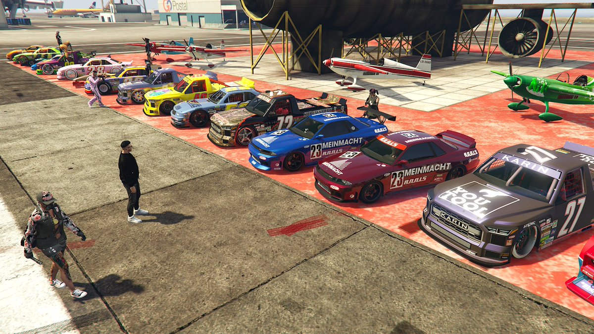 Onejeee's tweet photo. Racing Cars Meet #GTA5 #GTAOnline #GTAV #gta https://t.co/Obnc8BsfCb