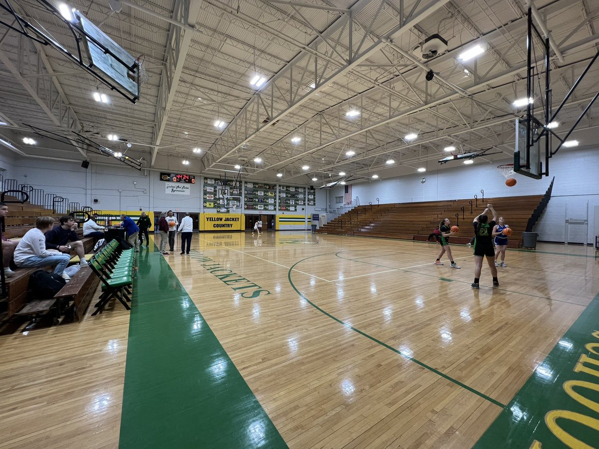 KevinHensleyCVN's tweet photo. THREAD: On-hand for the 4th time at the 1A West/Midwest All-Star Games. It will be a unique atmosphere in this old-school gym, tucked outside Charlotte and not too far from Spartanburg.
I hope to update everyone on both #SMCBB and #LSMCBB athletes throughout the night. https://t.co/VPs57pmJ5V
