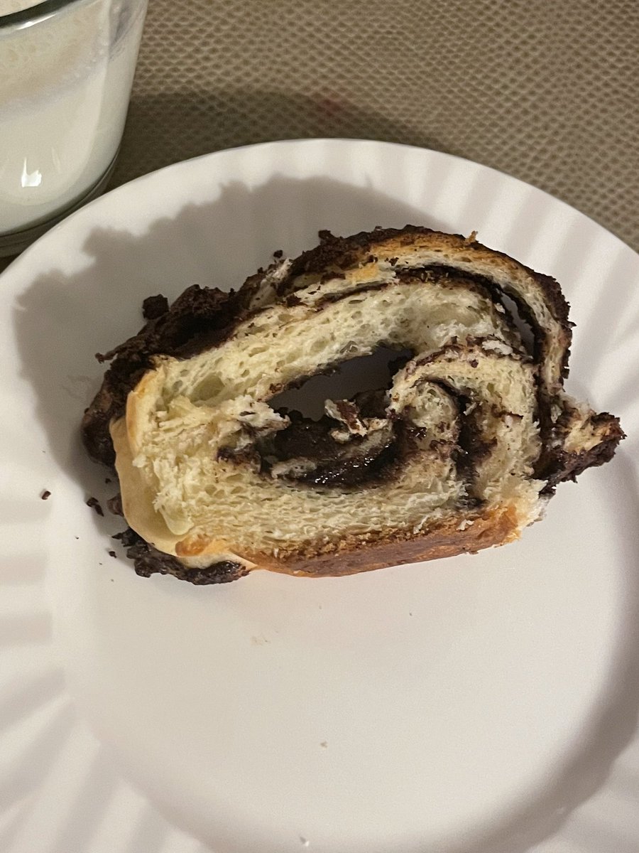 HufflePom's tweet photo. Hi @TheSims I’ve spent the last 405 days asking for Jewish cultural representation in #TheSims4. An SDX w/ Jewish head coverings &amp; foods would be sweet! #TheSims would love challah, babka, Hamantashen &amp; brisket on the menu. We want this IN GAME not just acknowledged #SimJews https://t.co/YGpuwv66Sn