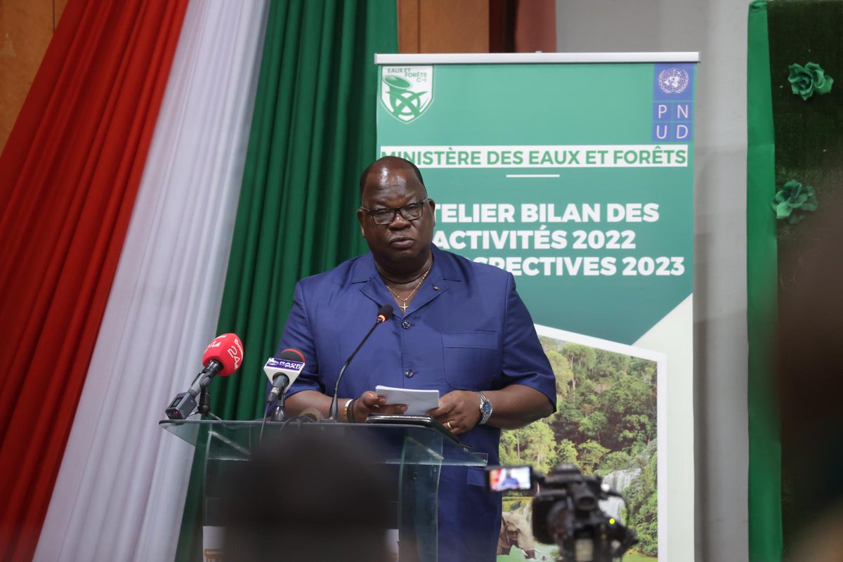 CarolFloreUN's tweet photo. Ai pris part ce matin aux côtés du Ministre des #Eaux &amp; #forêts, autorités &amp; PTFs à la présentation des rapports d'évaluation des opérations de #reboisement. #PNUD est engagé à soutenir la mise en oeuvre des politiques de préservation, de réhabilitation &amp; d'extension des forêts. https://t.co/sx0GxoSM7b