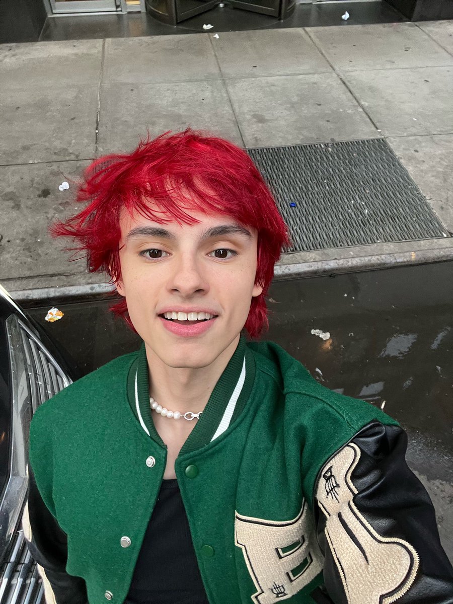 NoHoesGeorge's tweet photo. woke up sexy as hell again im sooo embarrassed what do i do 💔 https://t.co/yNXvo6d0Jt