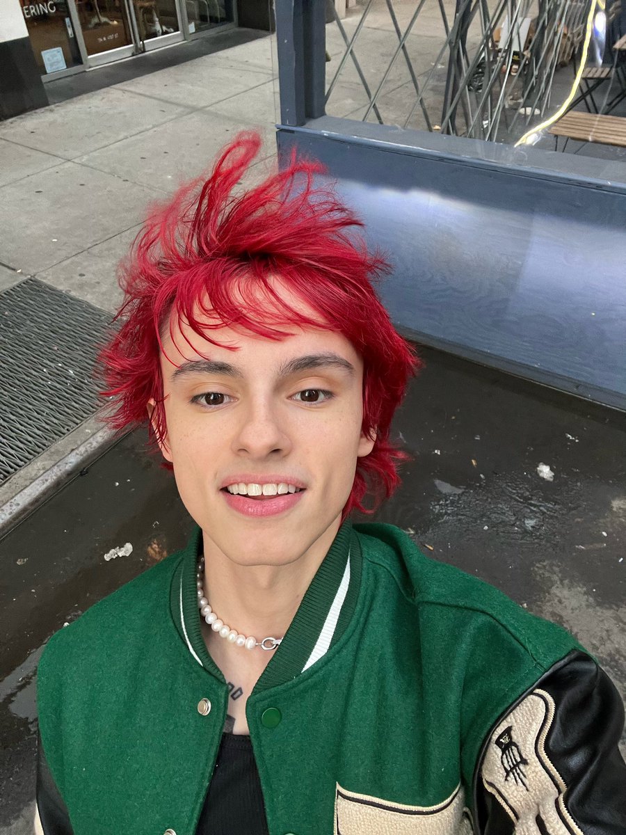 NoHoesGeorge's tweet photo. woke up sexy as hell again im sooo embarrassed what do i do 💔 https://t.co/yNXvo6d0Jt