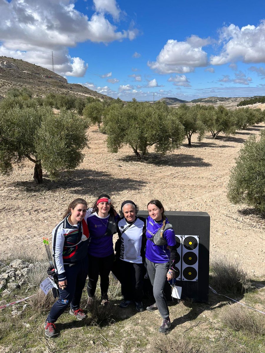 #CampoRFETA23

En categoría femenina, las primeras clasificadas han sido:

DESNUDO: Ana Cano 
RECURVO: Elizabeth Luengo
COMPUESTO: Patricia Puente 
TRADICIONAL: Aia Palacio 
LONGBOW: Ana María López 

Resultados completos de la tirada:
ianseo.net/Details.php?to…

BIEN TIRADO CHIC@S