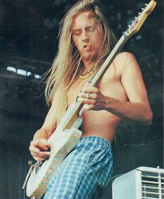 cantrellpics's tweet photo. 57 today!
happy birthday @JerryCantrell ❤️ https://t.co/Lrr1Fz7Cns