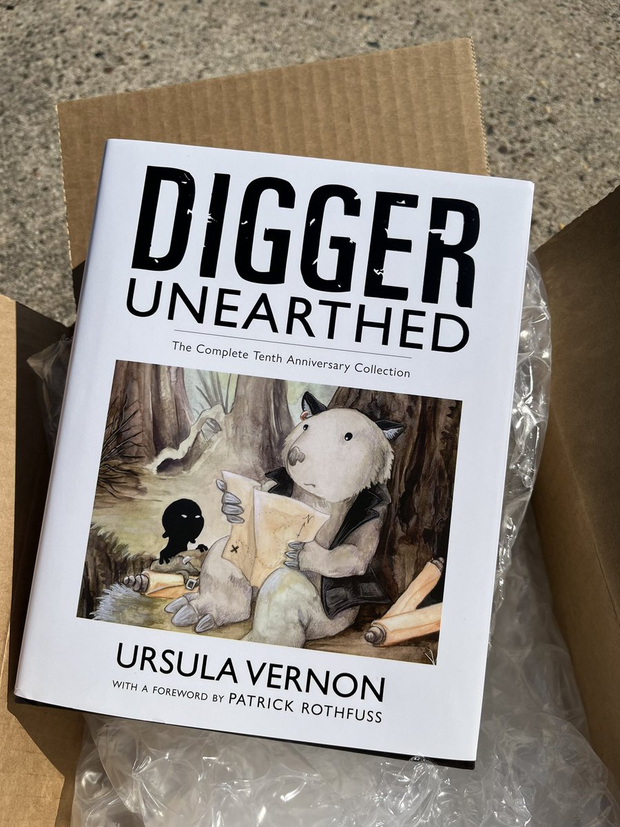 Mithramuse's tweet photo. Huzzah! Digger has arrived! @UrsulaV Thank you so much! :)

(And, whoa, indeed, Digger. This is a wonderfully huge book!) https://t.co/ZJcsjVjdI3