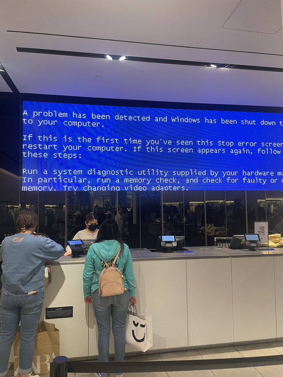 macycwilliams's tweet photo. Zara computer malfunction or some avant- garde shit? We’ll probably never know. https://t.co/sVNPVjg7jf