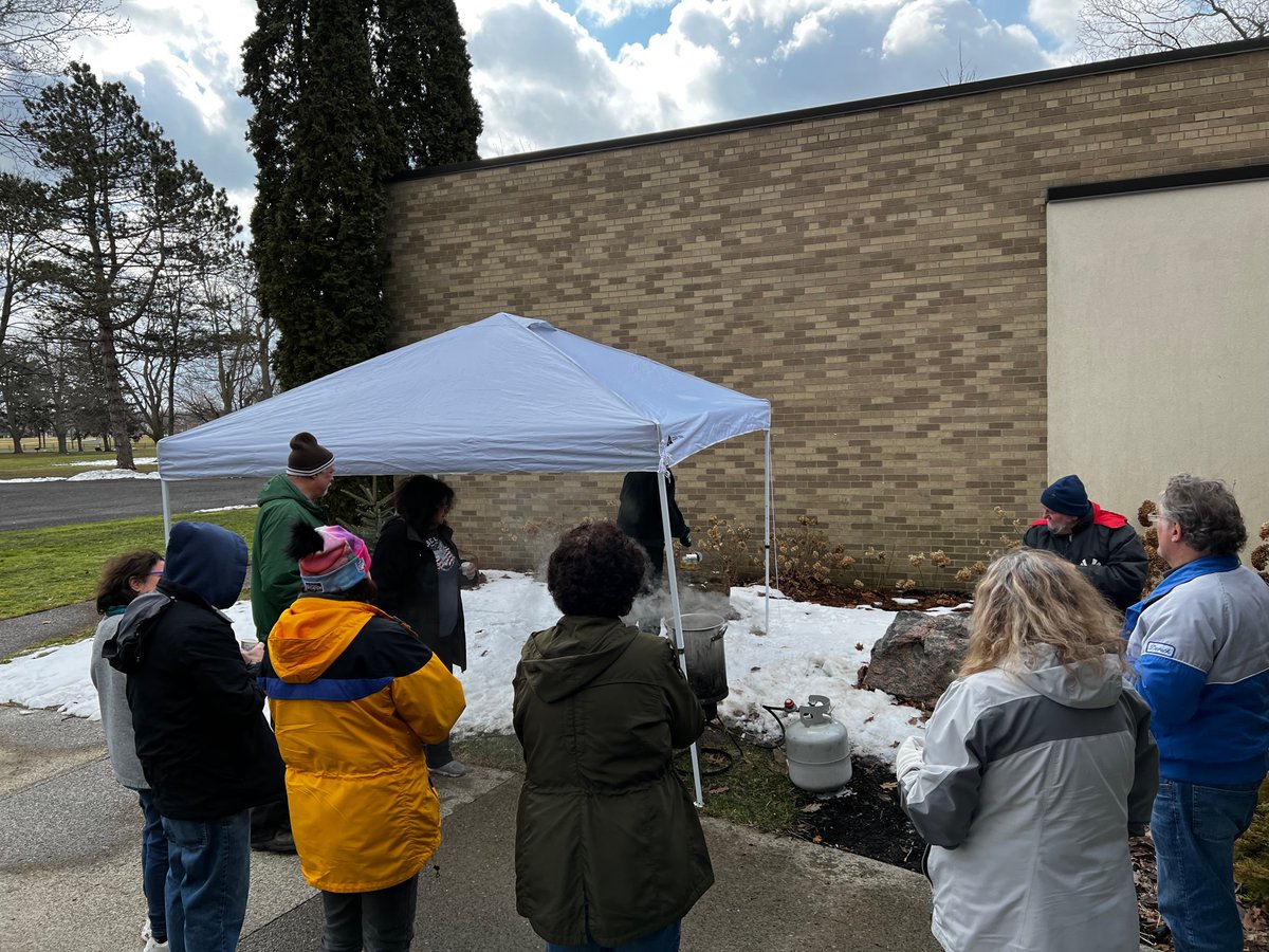 NiagaraNY_EEI's tweet photo. Thank you for joining us at DeVeaux Woods State Park for the Sweet Life program! The syrup was delicious.
#MarchEvents #MapleEvents #Mapling #MapleSyrup #MapleSyrupScience #nystateparks  #niagararegionparkinterpretiveteam #GetOutdoors #EnvironmentalEducation #NewYorkStateParks https://t.co/iiSXgdEP1z