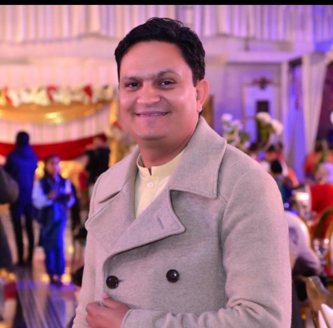 KOMAL8857773's tweet photo. یہ میرا بھائی ہے جو 5 بجے سے تھانہ شالیمار میں بند پولیس ہمیں اس تک رسائی نہیں دے رہی اور ہمیں کبھی G11 میں اور کبھی اور تھانوں میں چکر لگوا رہی ہے اور کہا جا رہا ہے اوپر سے آرڈر ہے آج نہیں چھوڑیں گے۔ مجھے شک ہے اس پر تشدد کیا جائے گا۔ یہ PTIکا ورکر ہے اور جوڈیشل کمپلیکس سے https://t.co/Gq7eeU1K1i
