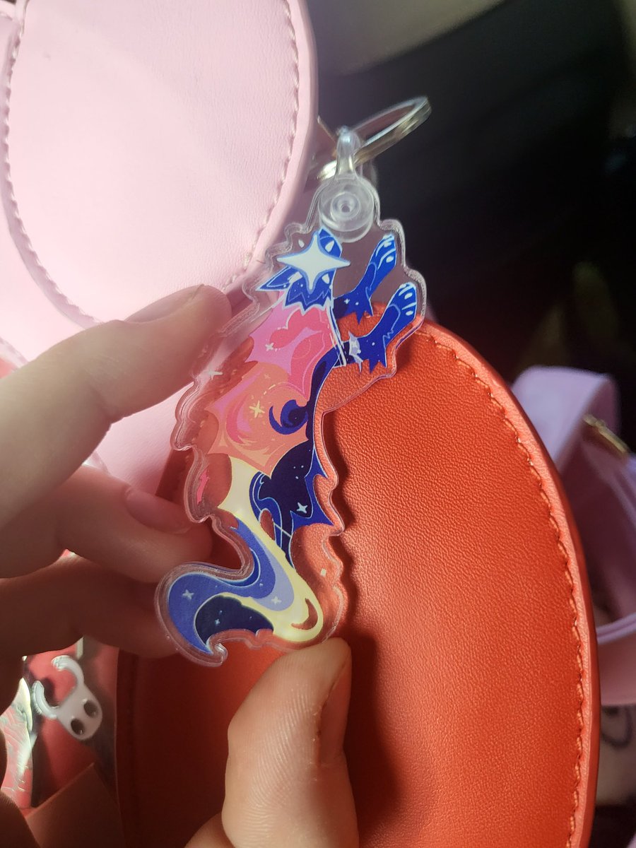 Lunarbeepins's tweet photo. Went to #scottycon today and grabbed some goodies! My favorite out of everything was this pin and keychain I got from @Noonmarkart 😍😍 https://t.co/ESNnwjyCwd