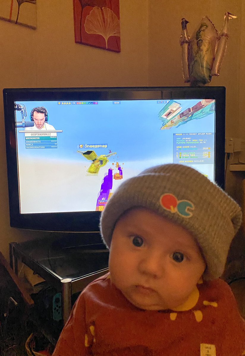 DyslexicReader1's tweet photo. Babys first @MCChampionship_ Guess who we are routing for. @CaptainSparklez @qualitycontent https://t.co/j9wxzbni0x