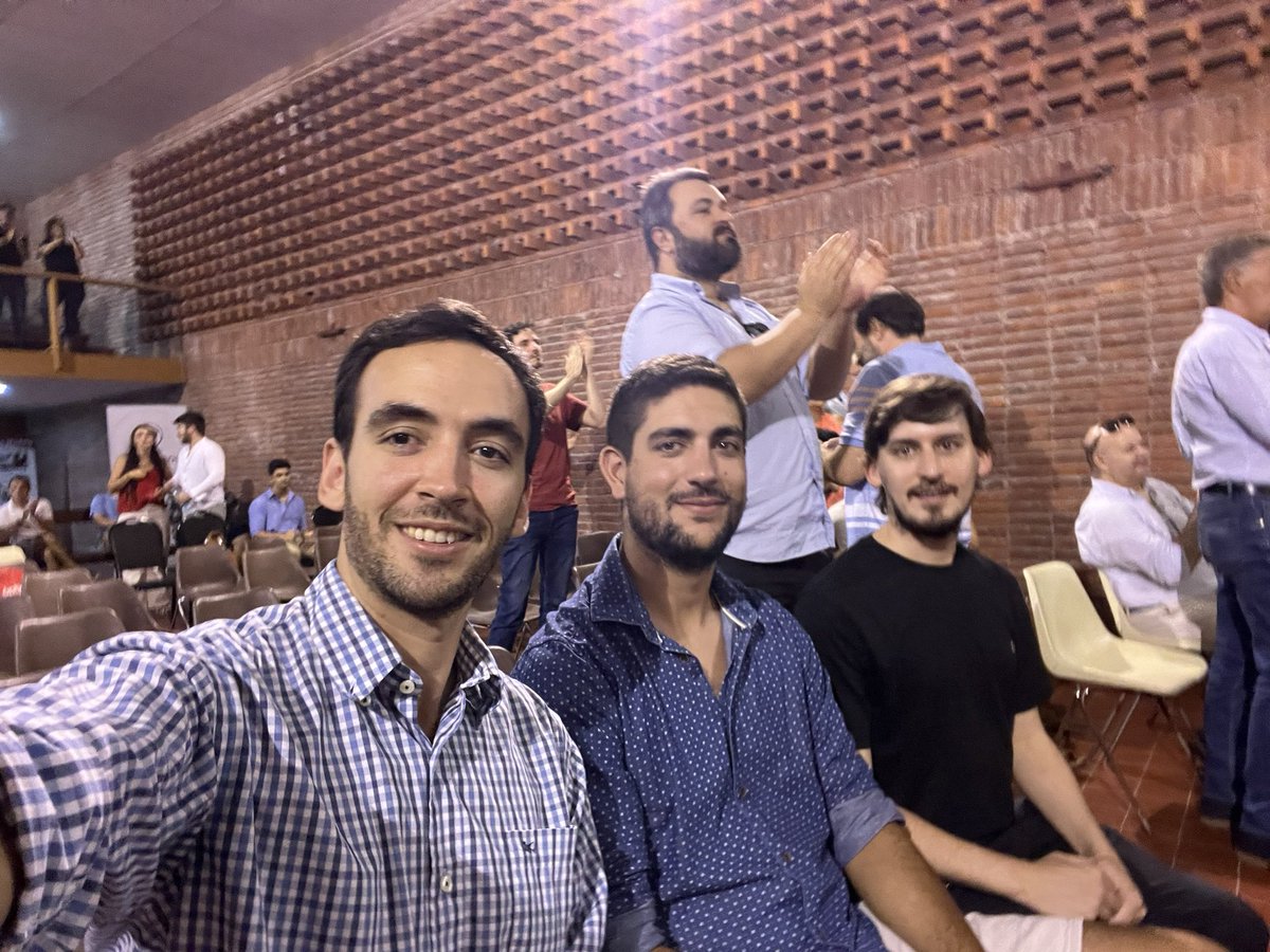 Los convencionales de @ViBatllista recibimos a los nuevos 100 convencionales jóvenes del Partido Colorado. Además, votamos la reforma de la carta orgánica en cuanto a la organización de la juventud Colorada y homenajeamos a Baltasar Brum