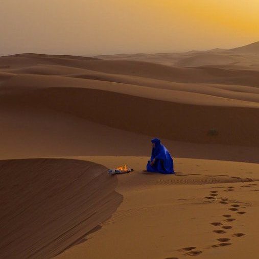 etudislam_'s tweet photo. Le Prophète ﷺ a dit :

« Il va venir un temps où la personne n’accordera pas d’importance au fait qu’il ait gagner son argent de manière permise ou de manière interdite ».

(Rapporté par Boukhari dans son Sahih n°2083) https://t.co/W7KU4sC3VB