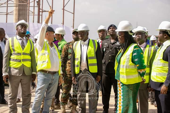 Asante_nation's tweet photo. Good News!

The KNUST Teaching Hospital phase I which has been abandoned since 2008 is gradually taking shape.

The Chancellor of the University, His Majesty Otumfuo Osei Tutu II and the Vice-Chancellor Prof. Rita Rita Akosua Dickson went to inspect the ongoing project yesterday. https://t.co/WbwE08cYQ2