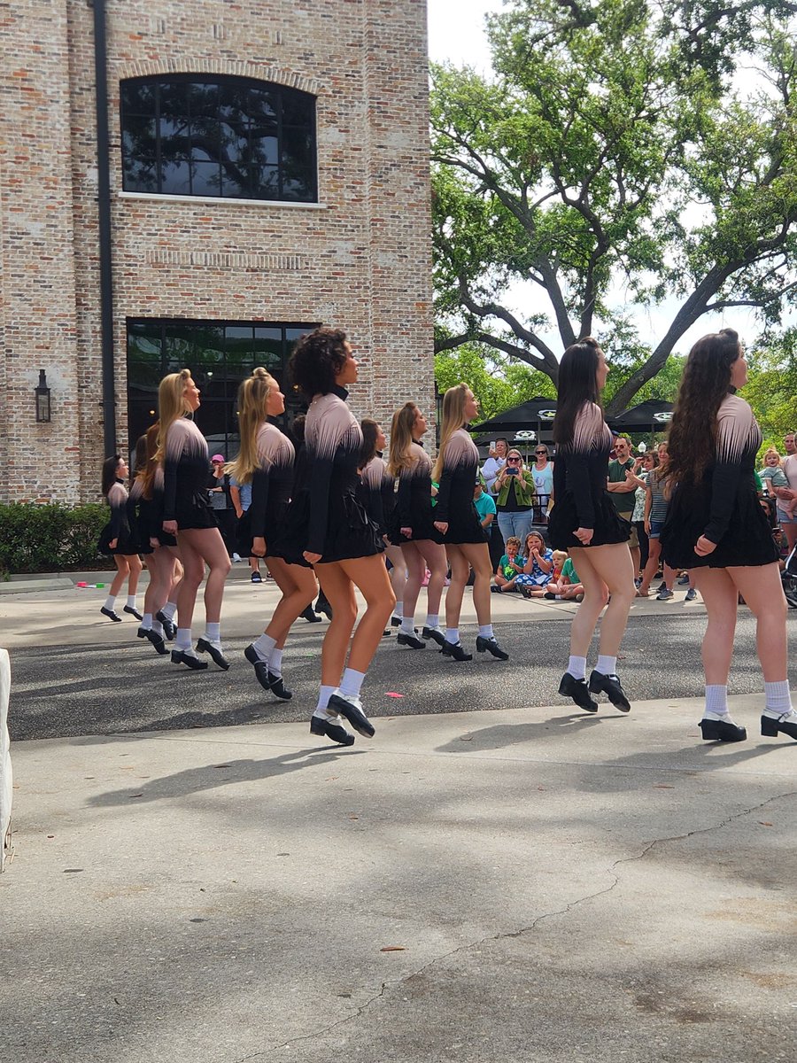A glimpse into my life once again! Today we went to Celtic fest @crookedcan and saw some Irish dancers! Lots of good beer there too! Don't forget about our stream on Tuesday!
Twitch.tv/the_garebare 
#Celtic #getcrooked #drinklocal #beer #IRL #Saturday #twitchtv #streamers #hype