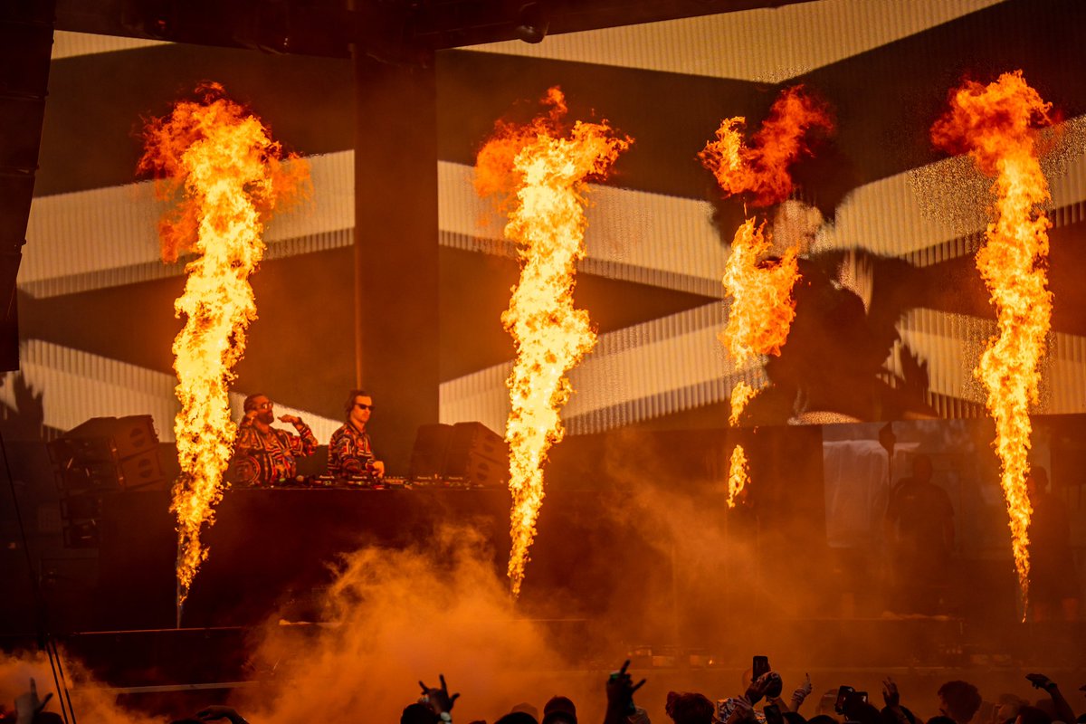 Today’s weather in Chicago calls for a little heat on your feed 🔥

📸: <a href="/DiVisuals/">Don Idio</a>