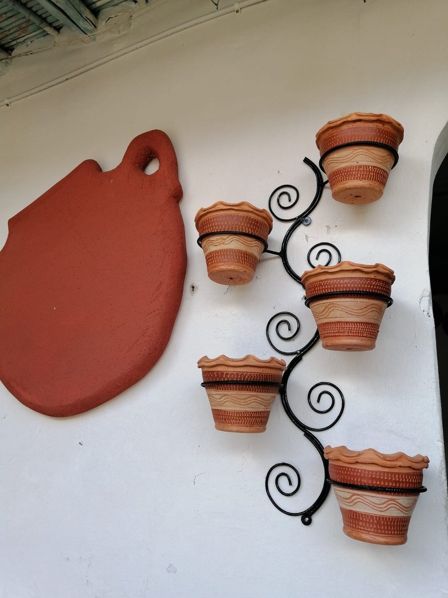 DOLLYXIOMARA's tweet photo. ¡Celebra el Día del Hombre con un regalo único y especial de Artesanías Mery en Cacota! Descubre la belleza de la artesanía hecha a mano y lleva a casa piezas únicas elaboradas en arcilla. Desde miniaturas hasta grandes artesanías. 🎁🎨 #HechoAMano #Cacota #NorteDeSantander https://t.co/ww4o51B6op