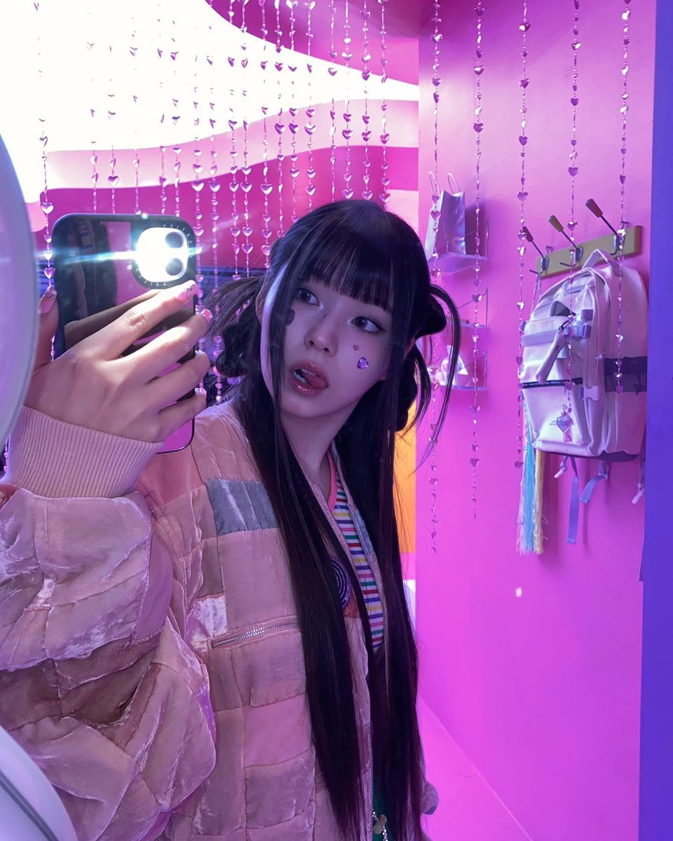 NMIXXTurkiye's tweet photo. 230318 | 📸 #KYUJIN Instagram Güncellemesi
🫧🤪💟💎🧏♀️✨🧶🐱🎆🤷♀️👾🤙🌝🏄♀️
#KYUJIN #NMOXX #expérgo
#Young #Dumb #Stupid #YDS https://t.co/jfLRaqWqTB