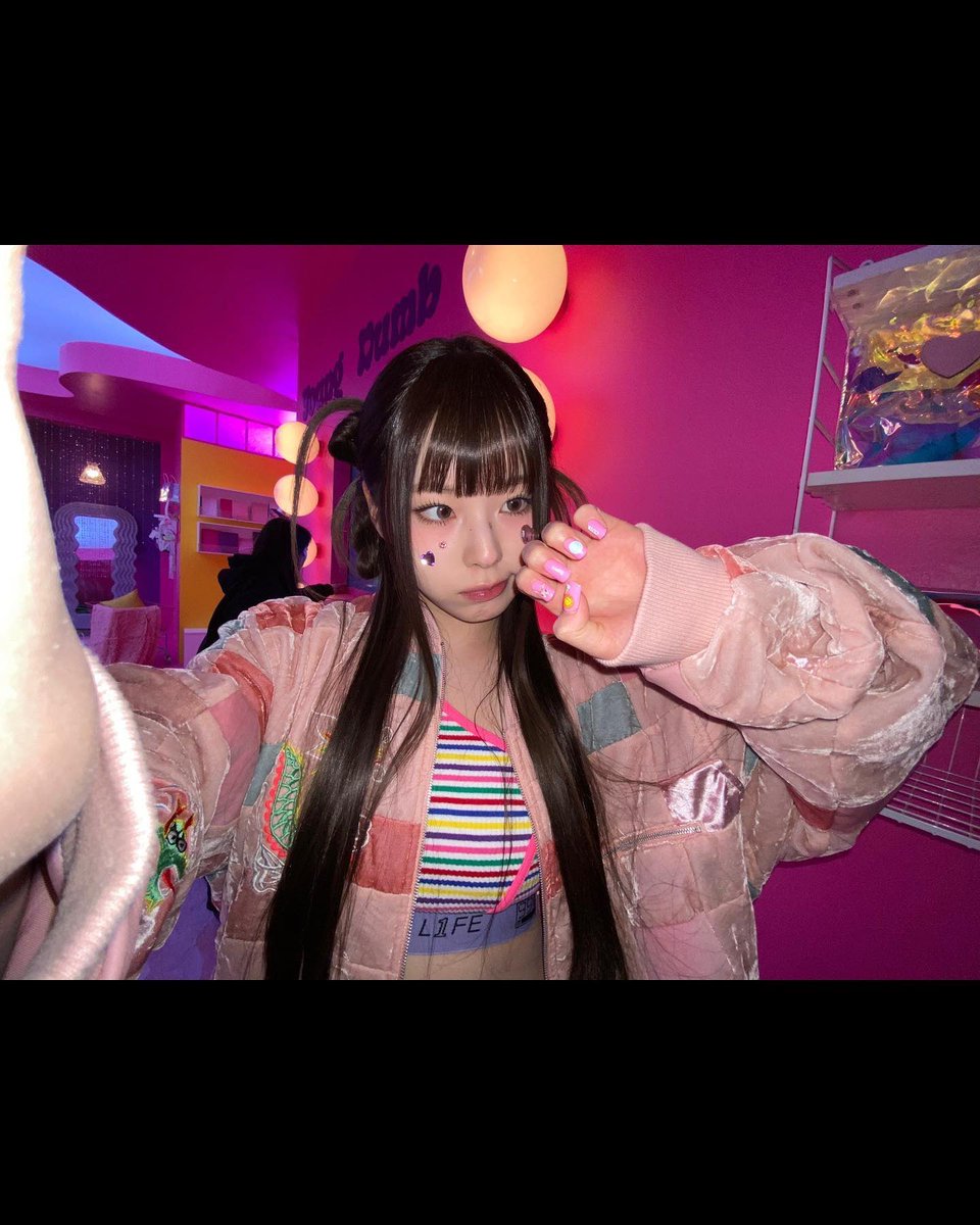NMIXXTurkiye's tweet photo. 230318 | 📸 #KYUJIN Instagram Güncellemesi
🫧🤪💟💎🧏♀️✨🧶🐱🎆🤷♀️👾🤙🌝🏄♀️
#KYUJIN #NMOXX #expérgo
#Young #Dumb #Stupid #YDS https://t.co/jfLRaqWqTB