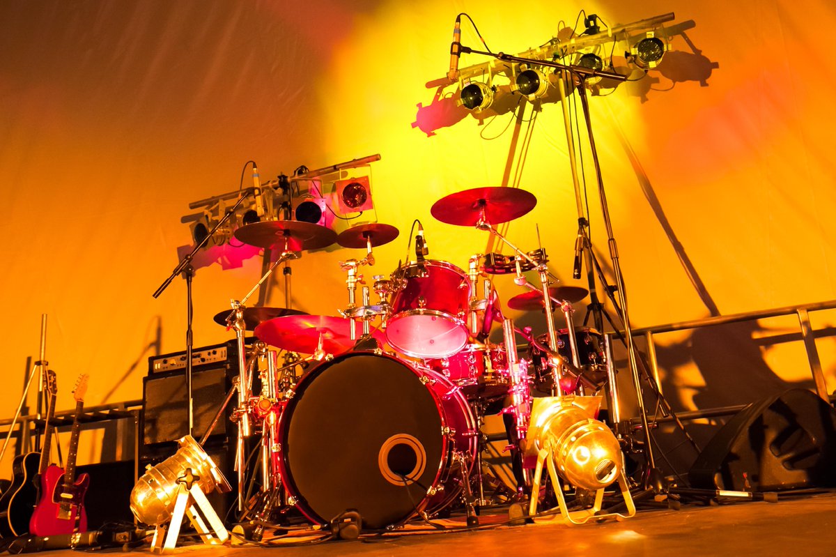 Studios3m's tweet photo. 🎸🎵 Ready to rock out? 3M Studios has the perfect space for your band to jam and rehearse. 🤘 Book your room today at https://t.co/9d1D3ocpbw #MusicStudio #RehearsalSpace #CoachellaValley .
.
Check us out on 
👇
https://t.co/TfK1hRSGrH

#cvrehearsal #contentcreation #livemus... https://t.co/TgRmDnchl5