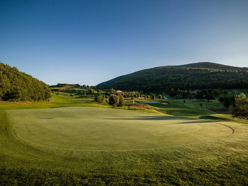 Breiti's tweet photo. Where will you play golf abroad in 2023? I will start at Antognolla Golf Club. See why https://t.co/usTk5zb11Y 💓⛳🏌🇮🇹 #antognollagolfclub #italy #golfbusinessmonitor #golfholiday #golftravel #rtj2 #winetourism #golfclubmarketing #golfindustry #italiangolfcourse #italiangolfclub https://t.co/KoBPfhQYgN