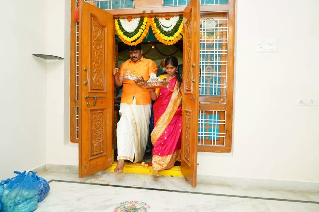 bonthu_sridevi's tweet photo. ఉప్పల్ నియోజకవర్గం చర్లపల్లి రెడ్డి కాలనీలో మా యొక్క నూతన గృహ ప్రవేశం చేయడం జరిగింది.అనంతరం హోమం,రాజ శ్యామల యాగం నిర్వహించడం జరిగింది. @bonthurammohan @BRSparty @KTRBRS @BRSHarish https://t.co/wABDJzOPPF