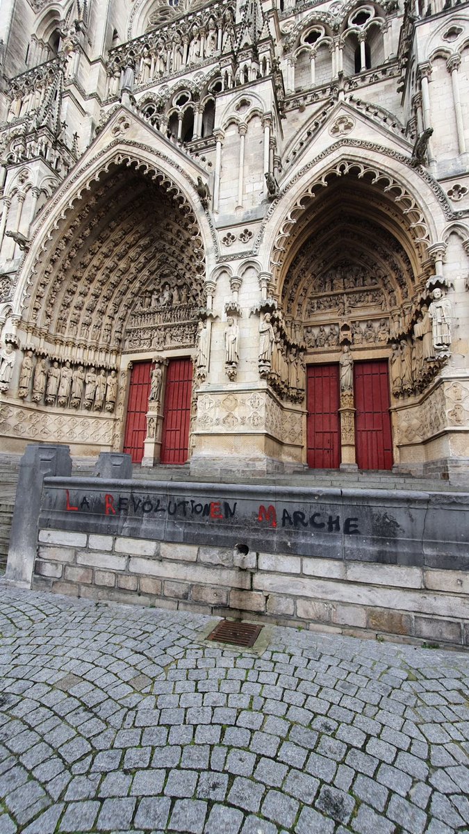 pierresavreux's tweet photo. 😡Honte à l’extrême gauche qui s’en prend à nos monuments historiques, comme la cathédrale et l’hôtel de ville d’Amiens cet après-midi. L’auteur des faits vient d’être identifié et interpellé par les forces de l’ordre que je remercie pour leur réactivité et leur efficacité. https://t.co/uA8lb0ZOY4