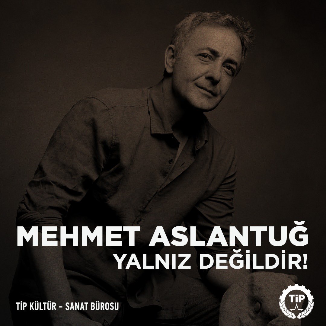 TipKulturSanat's tweet photo. “Gerçeğe yoldaşlık ediyoruz diye ürken, küsen, kızan birilerine teslim edilecek bir yürekle büyüyüp serpilmedik.”
İktidarla hizalanmayan Mehmet Aslantuğ, TRT’de yayınlanan Yürek Çıkmazı dizisinden çıkarıldı. Aslantuğ ve saray rejimine karşı dik duran sanatçılarımızın yanındayız. https://t.co/NKGxP6Lgrg