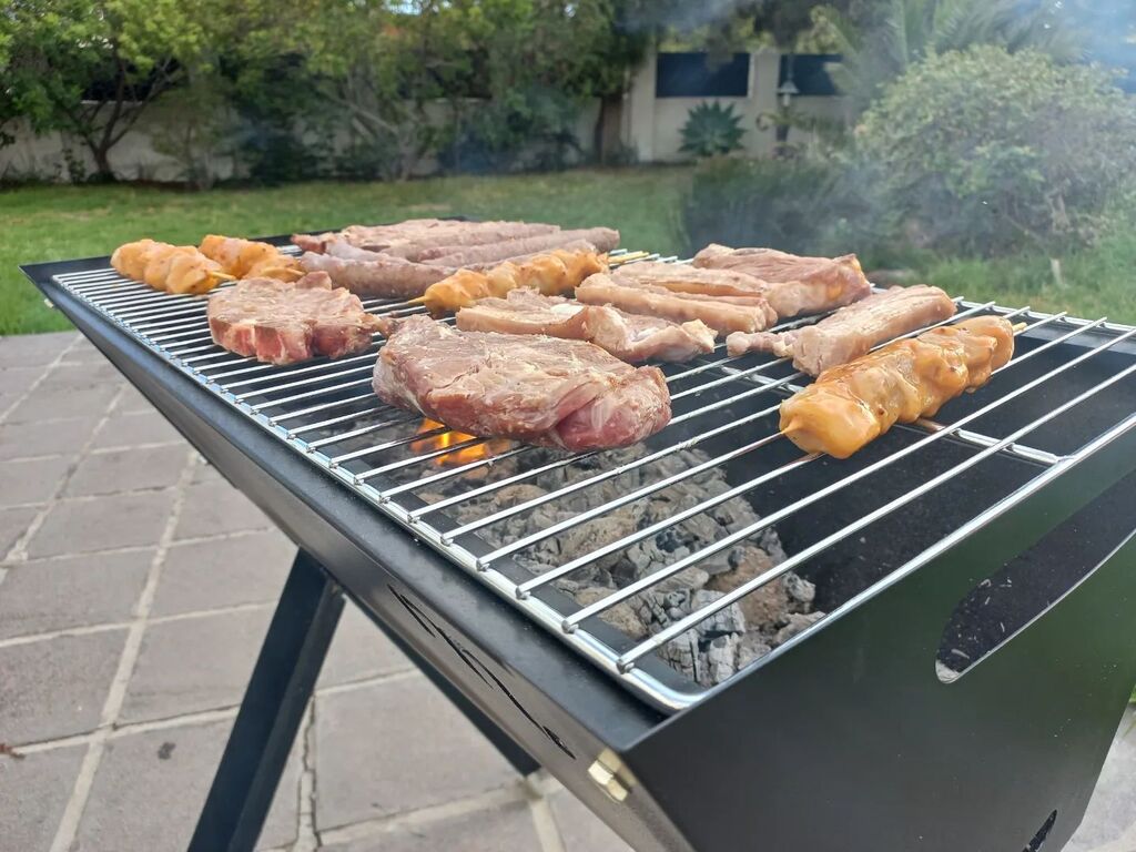 craiglotter's tweet image. Phew, crisis averted, South African dad licence renewed. The meat has hit the coals at long last! 😁 #braai #bickleyhouse #gordonsbay #helderberg #southafrica #anexploringsouthafrican instagr.am/p/Cp75HjbqMLN/