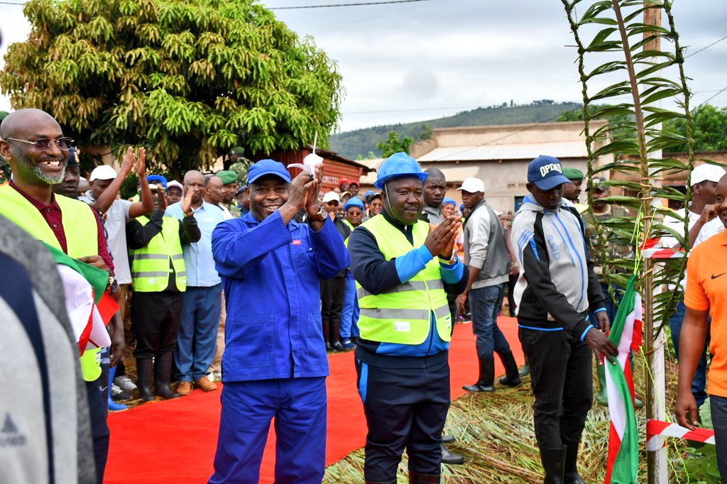 mrmeict's tweet image. Son Excellence @GeneralNeva , Président de la République du #Burundi, a procédé, samedi 18 mars 2023, à l'inauguration de l'électrification rurale de 34 centres situés dans les communes #Busoni, #Bwambarangwe et #Gitobe de  @KirundoProvince
