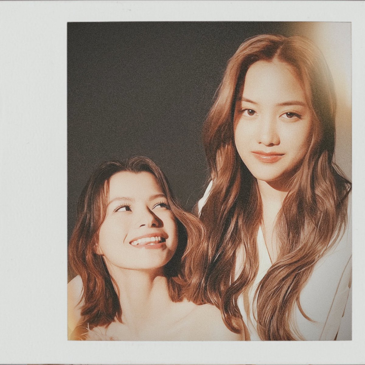 Rixylim08_'s tweet photo. Congratulations to Freen &amp; Becky for having the healthiest and rarest relationship in the entire universe! 😌🙌🏻 

I’m happy to have you as my faen. 
#srchafreen #beckysangels #ฟรีนเบค https://t.co/KRNztWPAFP
