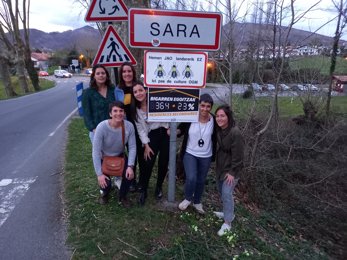 oihanttoa's tweet photo. #Anglet: 16% de résidences secondaires, #Biarritz: 41%, #Sare 23% #Barcus 17% 🥺etc...
Merci @EHBai pour ce travail d'inventaire & les 📷.
Si toi aussi tu crois que le droit d'avoir UN logement passe avant celui d'en avoir DEUX:
Manifeste-toi à #Bayonne
le 1er Avril à 15h. https://t.co/3iI41shQ6H
