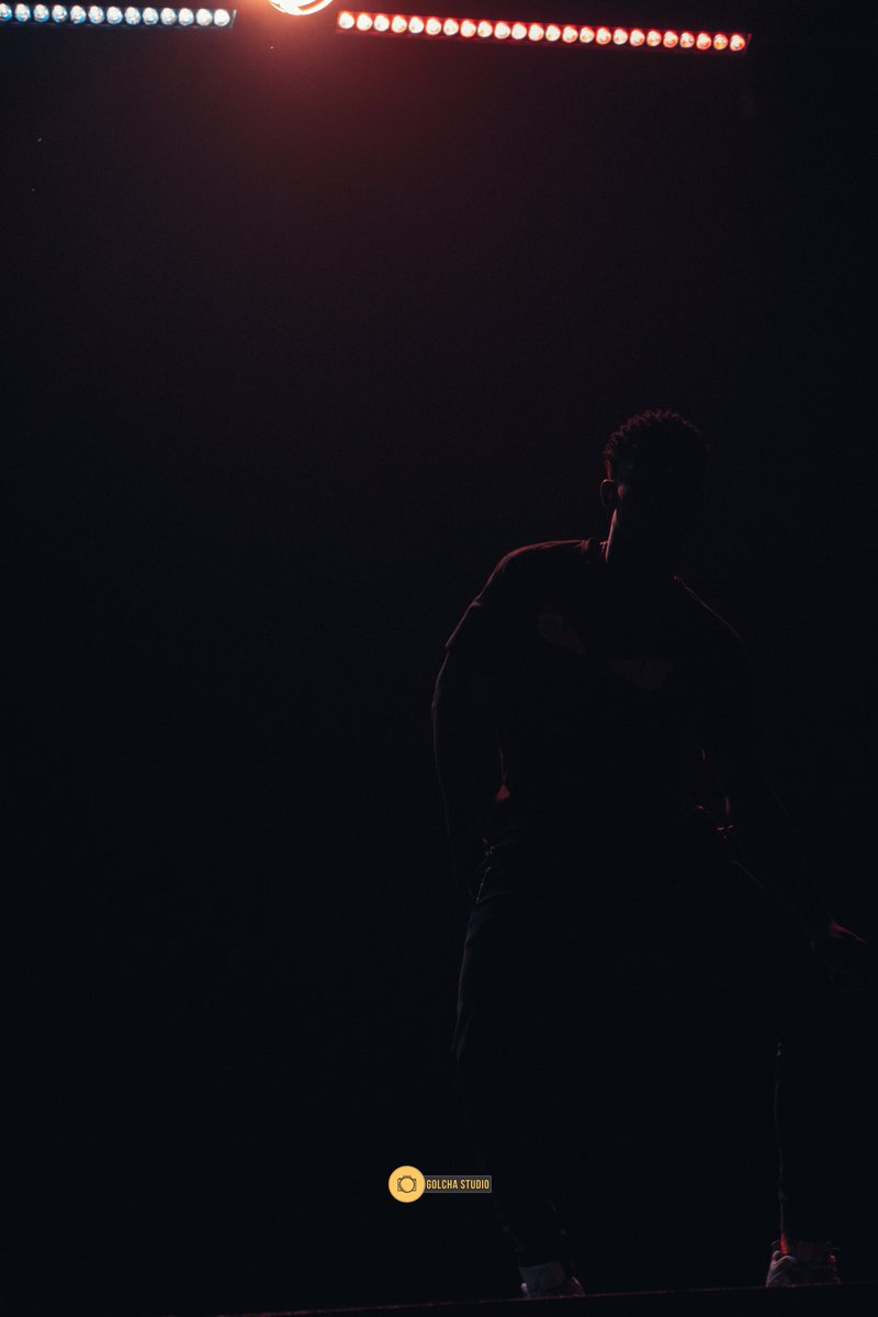 La photographie noire et blanche est un art intemporel qui capte l'essence même de la beauté. Dans l'obscurité, nous trouvons la lumière qui illumine notre chemin. 
#photographienoireetblanche #jeuxdelumiere #artintemporel