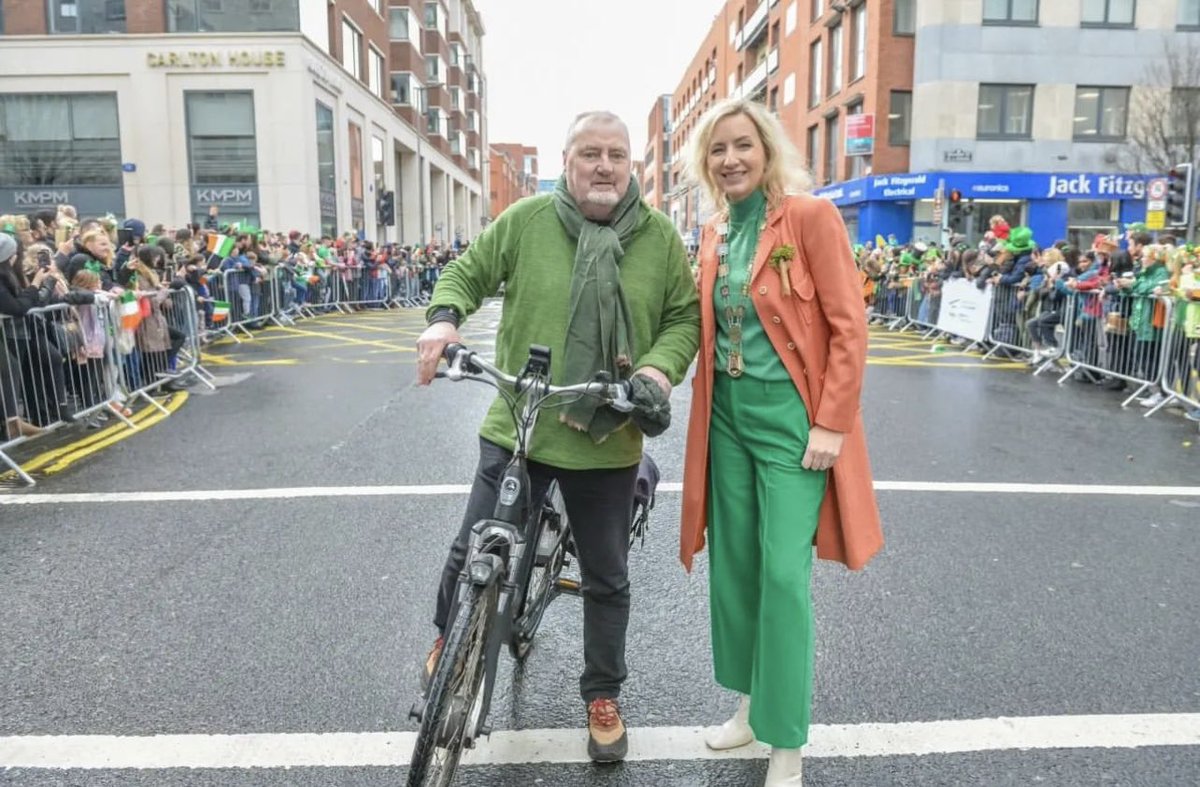 We had a fantastic St Patrick’s Day in #LimerickCity ☘️ What an honour to be representing all the people of #LimerickCity on such a celebratory occasion as your Metropolitan Cathaoirleach. Thank you parade Grand Marshal <a href="/JonKennyActor/">Jon Kenny</a> 
#LimerickStPatsFestival

📸 @olenaoleksienko