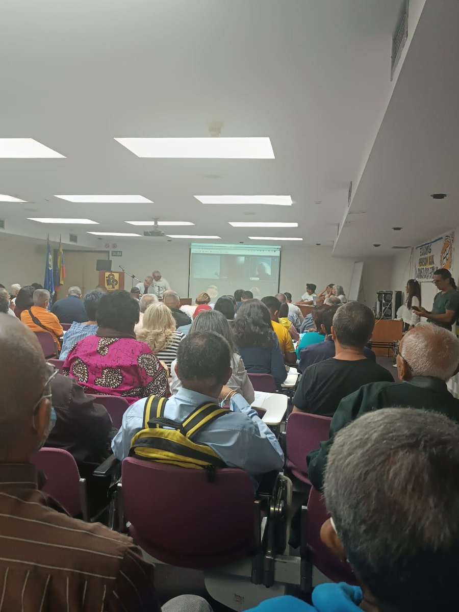 APUCV's tweet photo. En foma bimodal se lleva a cabo en nuestra sede, la Asamblea Nacional de Trabajadores en Lucha. Demandar salarios dignos en el caso de los universitarios es luchar también en favor de la educación pública en #Venezuela.
#18Mar #ANTL https://t.co/nuzCV6kqnM