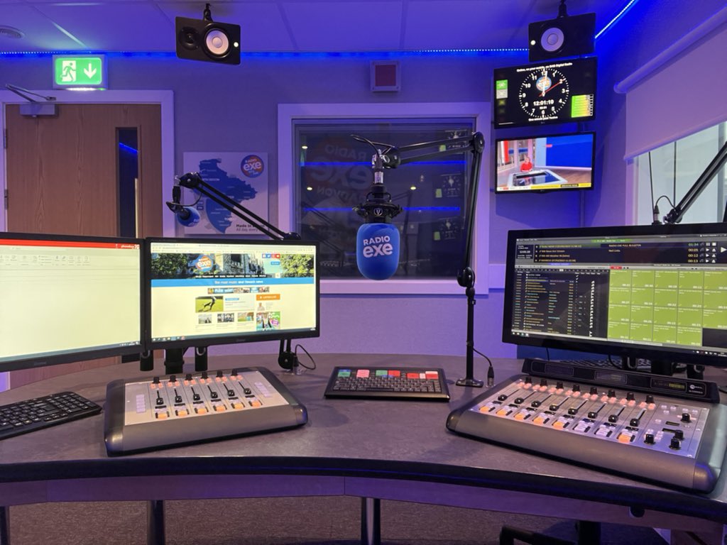 📻 Some news!

Every Sunday from now until May, I will be on air at Radio Exe from 6pm until 9pm! Make sure you join me if you can.