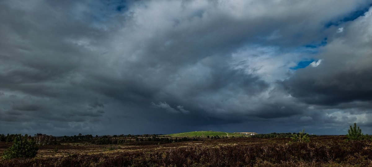 MetJayy's tweet image. Convective skies occurred once again this afternoon, beautiful ⚡️🌧
-
@metoffice @PhotographyWx @BBCSouthWeather @AlexisGreenTV @ThePhotoHour @StormHour #loveukweather #ominouscloud #stormcloud