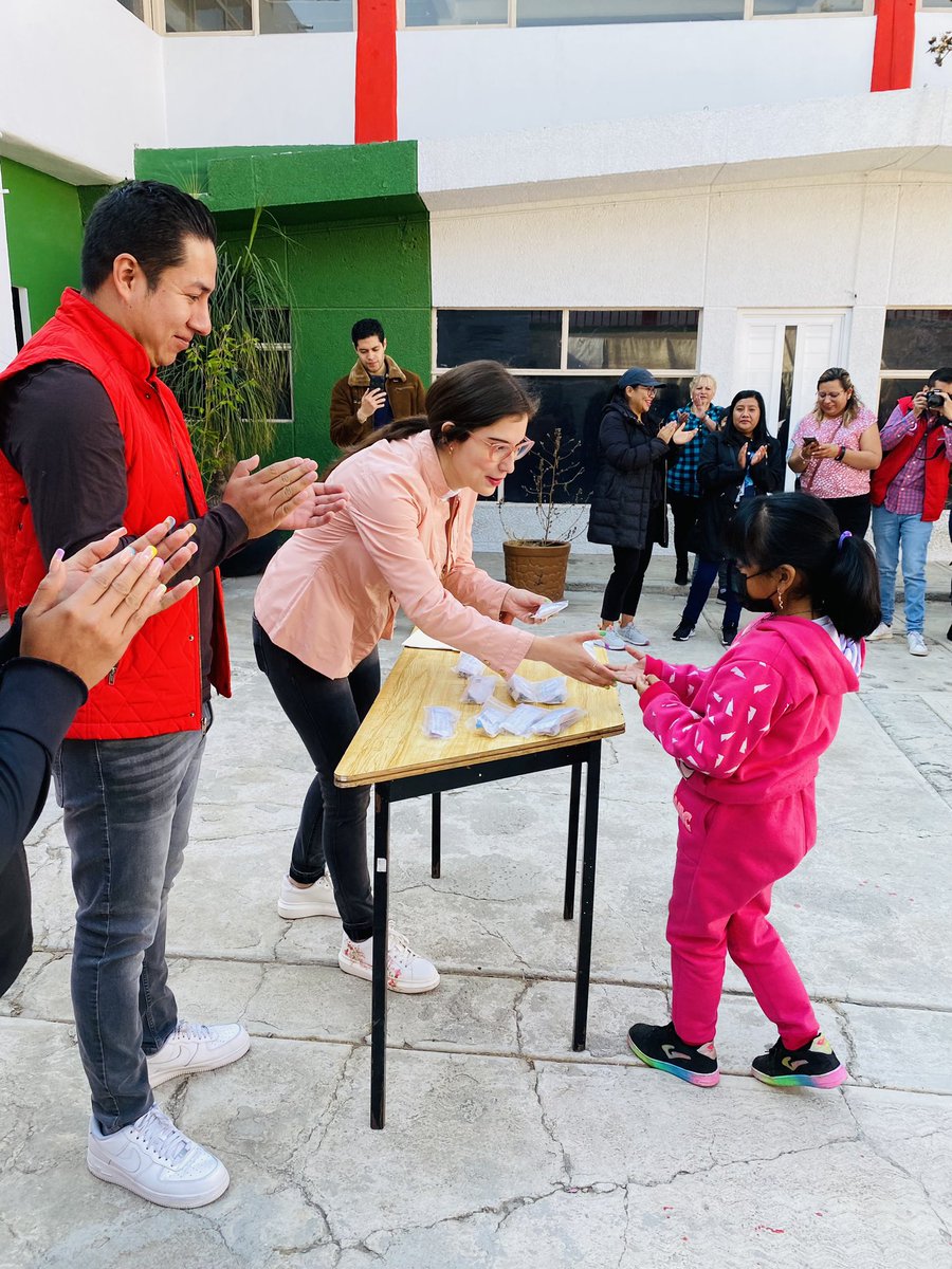 canekjorge1's tweet photo. Agradezco a la diputada Gretel González y a la Mtra. Virginia Garcia por el apoyo y la gestión de lentes gratuitos.
En MORSE Chicoloapan sabemos que en la #DefensaEdoMex es necesario tener una buena visión de los niños y jóvenes que nos guiarán en el futuro.
@AlejandraDMV https://t.co/CH2LMkVfxU