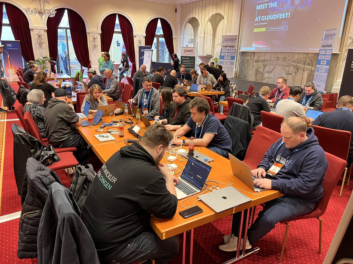 inwend's tweet image. Aufgaben sind verteilt und alle arbeiten fleißig an ihren Branches für einen ersten Merge. #CFHack2023 #joomla #multidomain