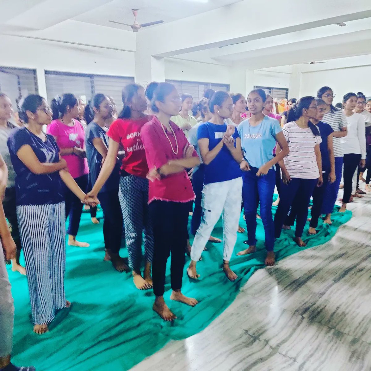 Self Defence program for women safety is our responsibility not someone else...@ahmedabadpolice SHE TEAM conducted Self defence session with S.P Girl's hostel....👮‍♀️🚔🚨

#selfdefense 
#women 
#ahmedabadcity 
#ahmedabadpolice 
#gujaratpolice 
#ahmedabadsheteam