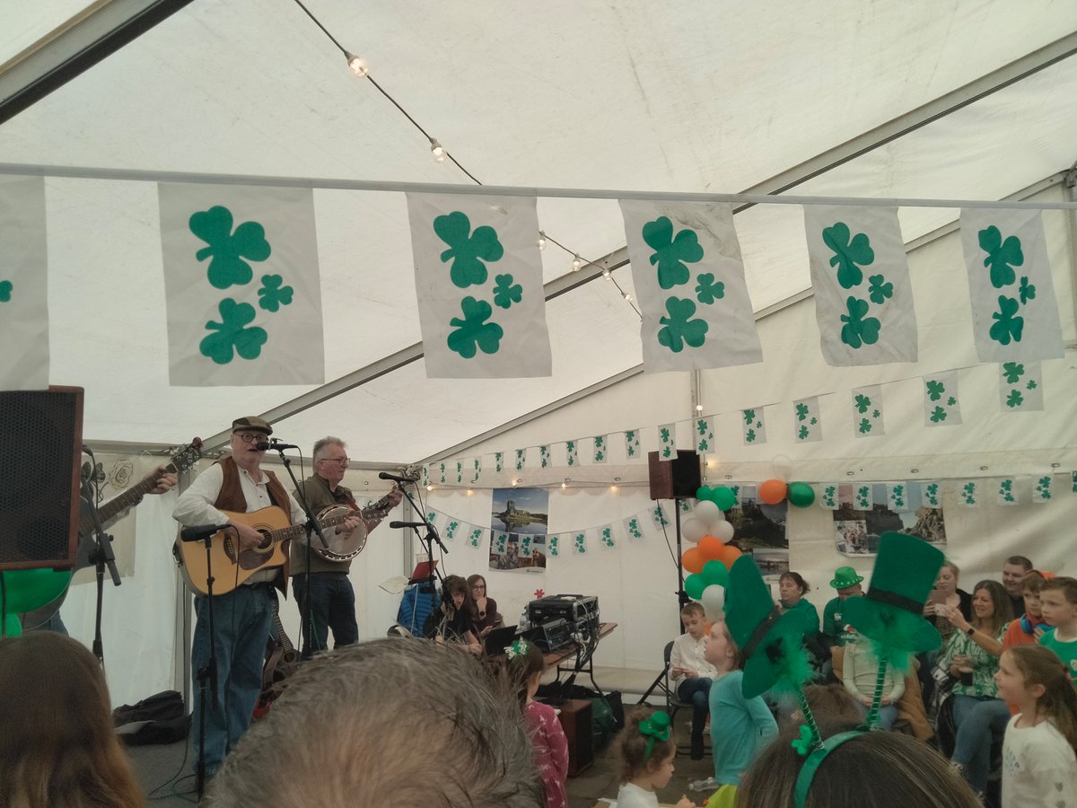 Great performance by the Flying Donkeys for the crowds!