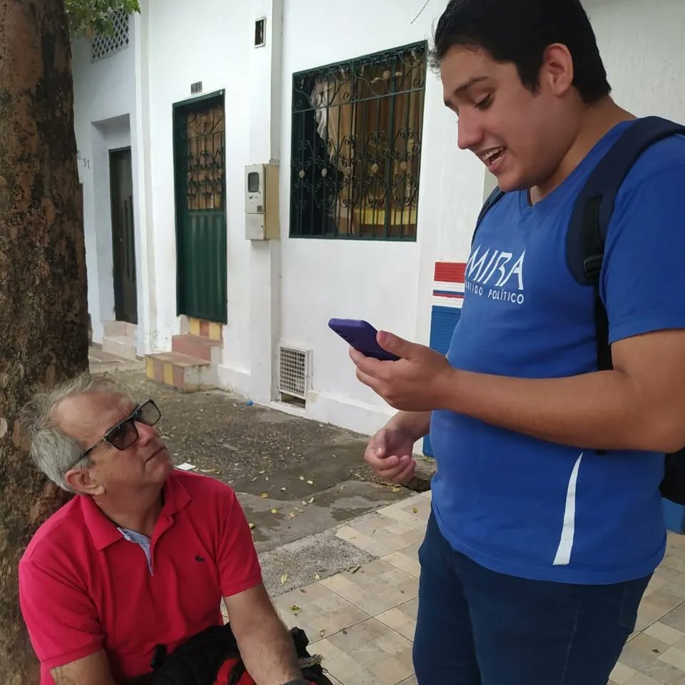 ED_MauricioM's tweet photo. #MiSaludEs Prioridad para el @PartidoMIRA desde el Distrito de Barrancabermeja nos encontramos realizando la encuensta a la salud para conocer la percepción de los Barranqueños.
@Virguez
@AnaPaolaAgudelo 
@carlos_guevara 
@irmalherrera 
@AlveiroPB 
@RamirezAquiles https://t.co/FfY7OnULLc