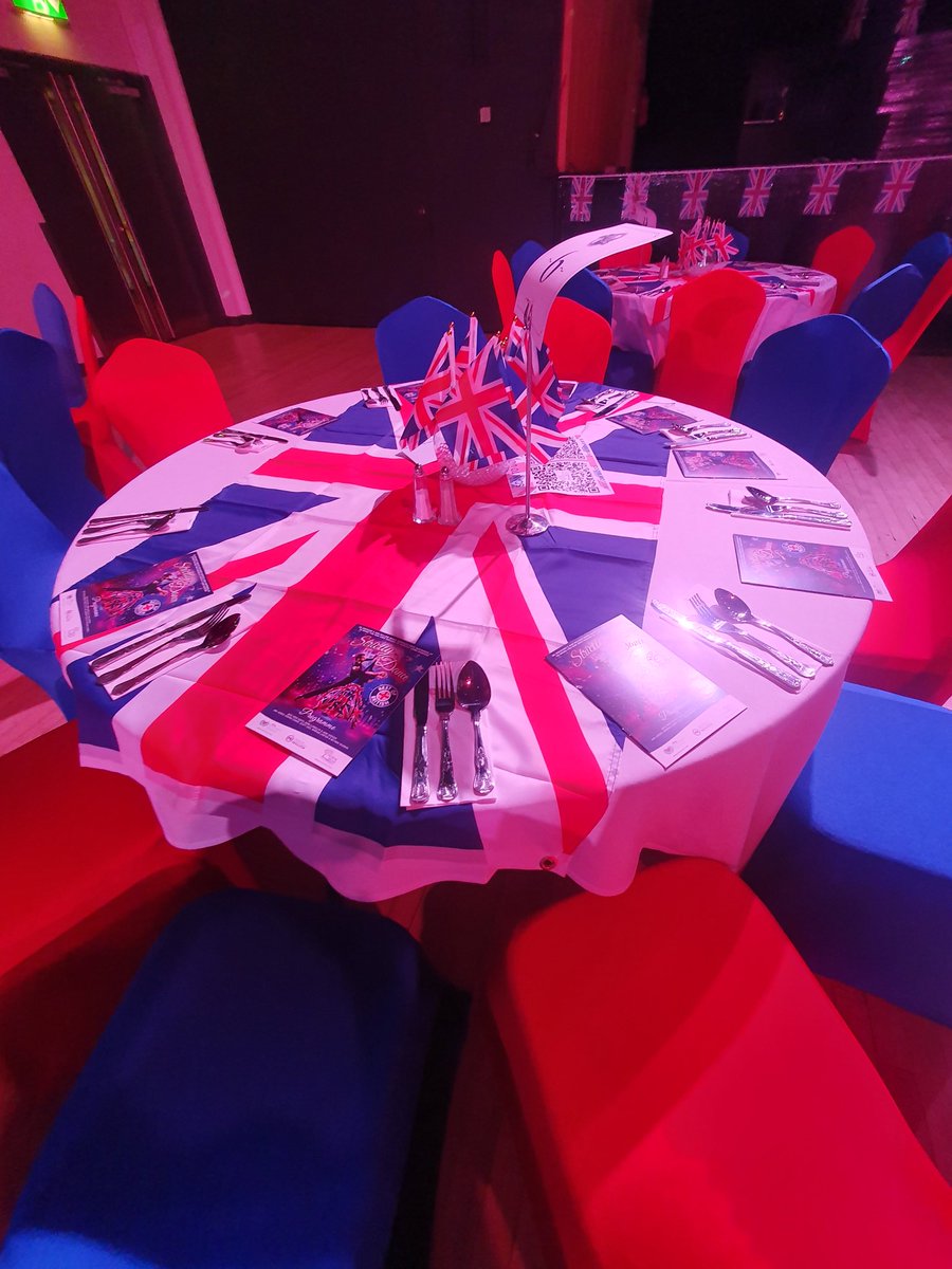 ShellStyan's tweet image. Amazing Evening last night supporting @willowwoodh at their Strictly Dance Event. With special thanks to Timpson for donating our winner's trophy and dancer's medals @JamesTCobbler @TimpsonNews