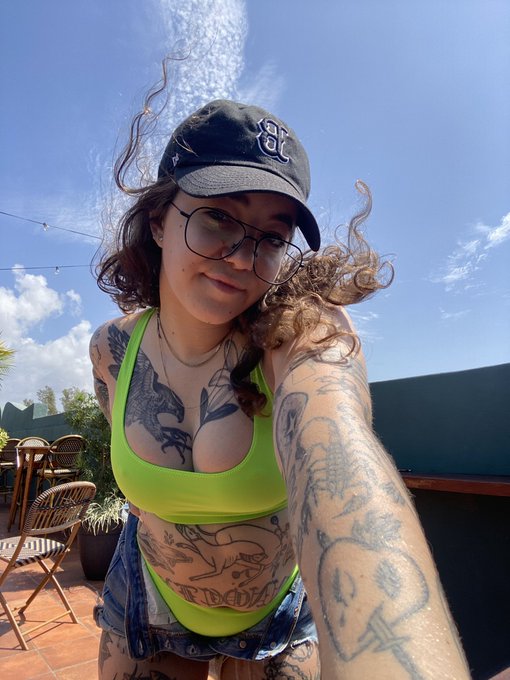 my hair said 😈 https://t.co/A54VZ4XAgE