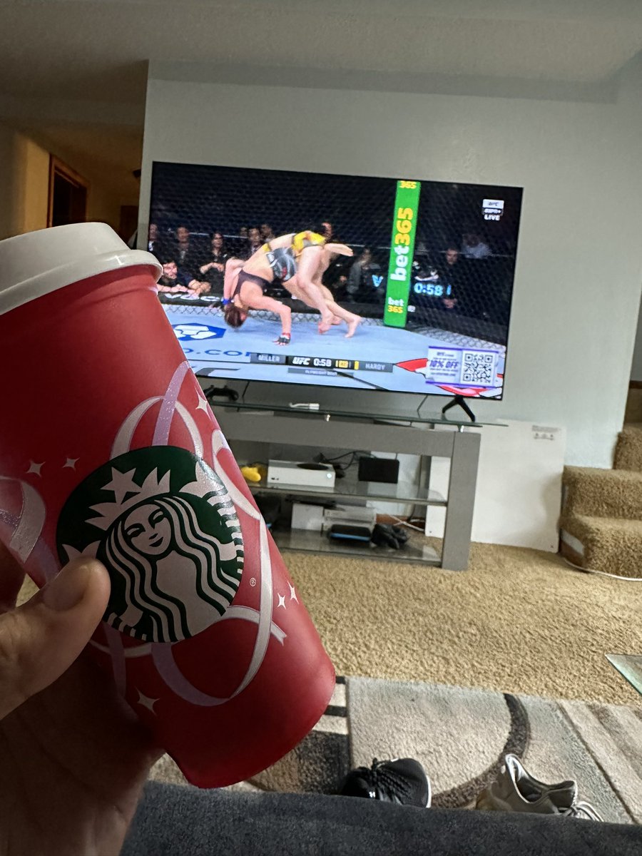 jmolina_125's tweet photo. Coffee and fights 🔥🔥
#UFC286 https://t.co/3aj3zUSRfU