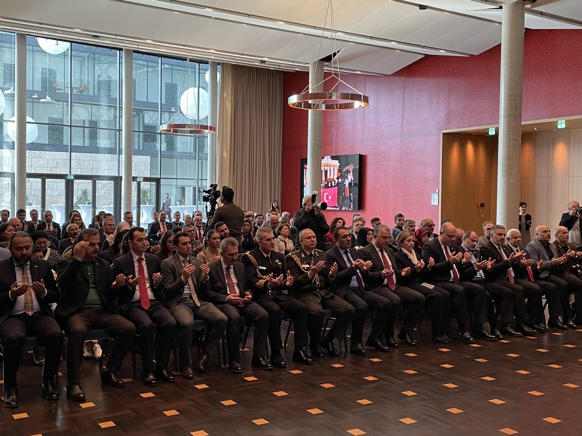 18 Mart Çanakkale Deniz Zaferi ve Şehitleri Anma Günü ile 12 Mart İstiklal Marşımızın Kabulü ve Mehmet Akif Ersoy’u Anma Günü vesilesiyle bugün Büyükelçiliğimizde vatandaşlarımızın da katılımıyla anma programı düzenledik.