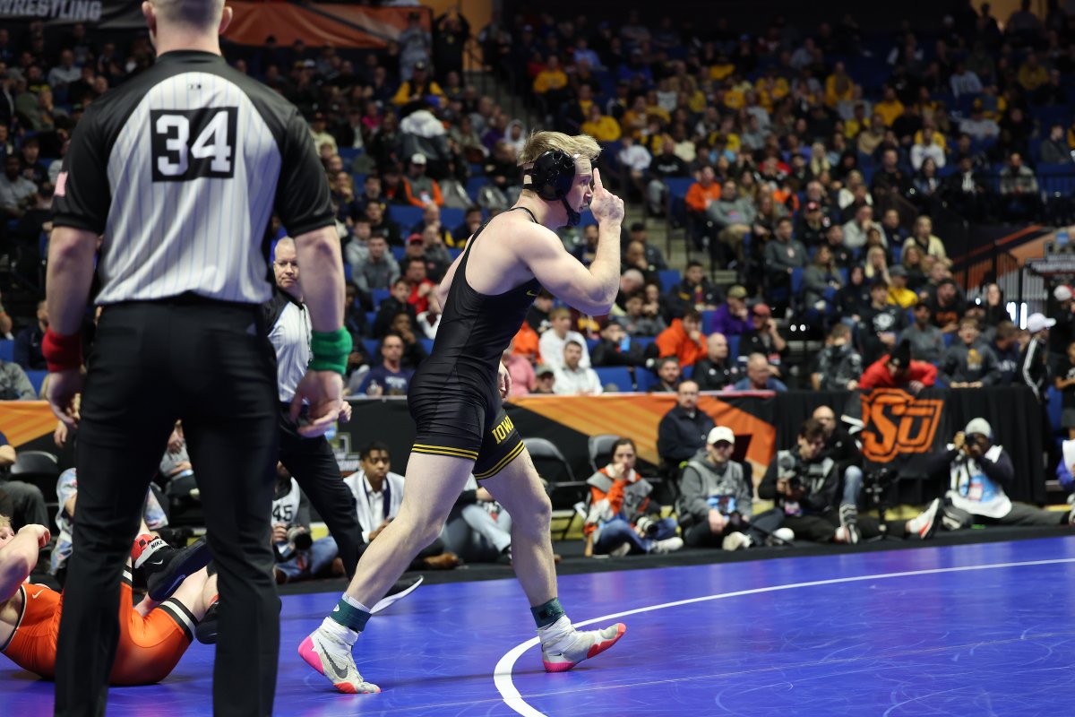 Hawks_Wrestling's tweet photo. 𝐅𝐢𝐧𝐢𝐬𝐡 𝐒𝐭𝐫𝐨𝐧𝐠
 
@nelson_brands gets a takedown in sudden victory to defeat Oklahoma State’s Dustin Plott by a 4-2 decision.  He finished 5th on the podium.
 
#Hawkeyes https://t.co/0fbURmqaQR