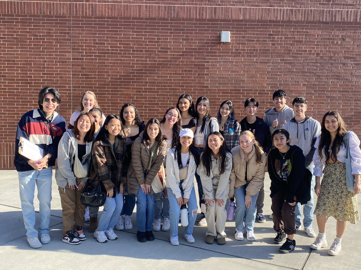 MattDaily_ISU's tweet image. Big day at Portland on the Bluff!#firstgen mentor/mentee trip to Portland’s Saturday Market! Awesome Luau on campus later, followed by @PortlandWBB NCAA basketball 🏀 tonight! @UPortland #firstgenforward @FirstgenCenter @PortlandPilots #fgen #firstgeneration